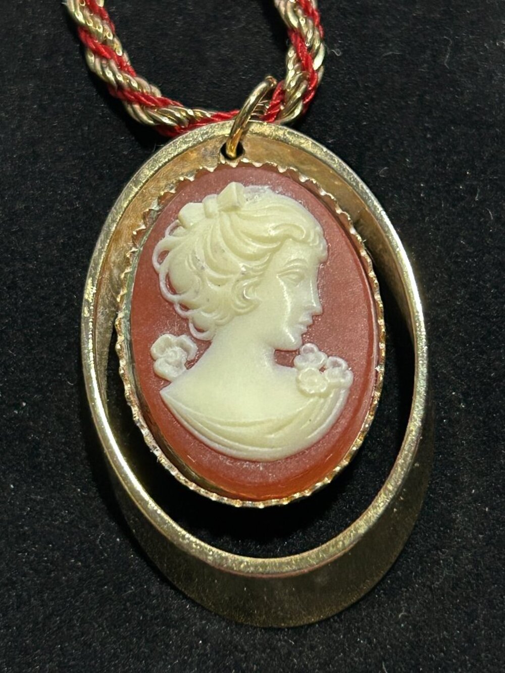 Cameo/Pendant Vintage Roman Style Female, Facing Left
